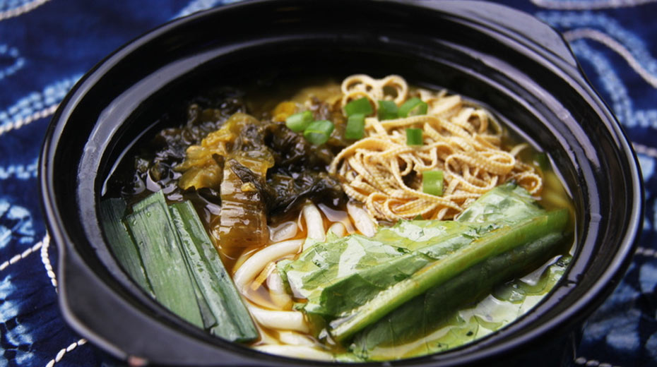 酸菜砂锅米线